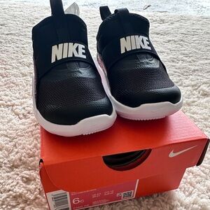 Nike Kids Flex Runner shoes. 6c boy. NWT. Never been worn. Smoke free home.